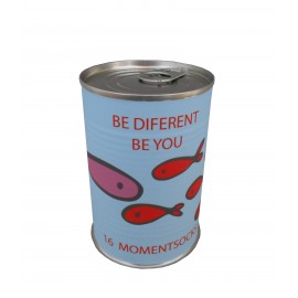 Calcetín peces naranjas con la frase BE DIFERENT BE YOU 2