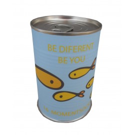 Calcetín peces amarillos con la frase BE DIFERENT BE YOU 2