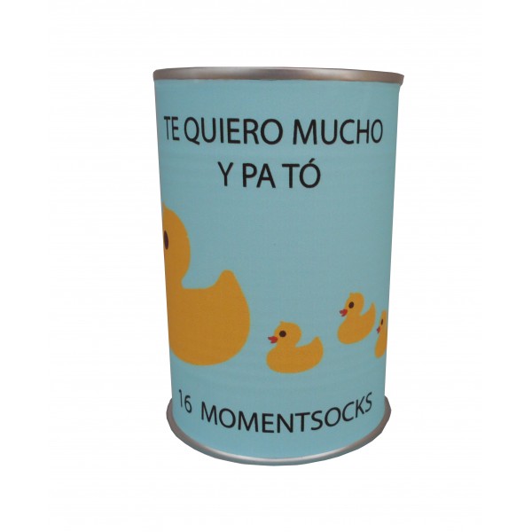 Calcetín pato azul con la frase TE QUIERO MUCHO Y PATÓ en lata