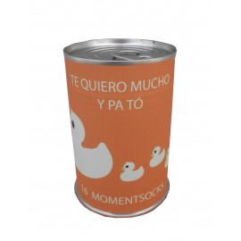 Calcetín pato naranja con la frase TE QUIERO MUCHO Y PATÓ en lata 2