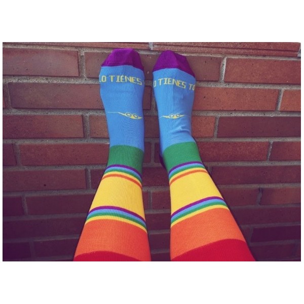 Calcetín rayas con la frase LO TIENES TÓ en lata